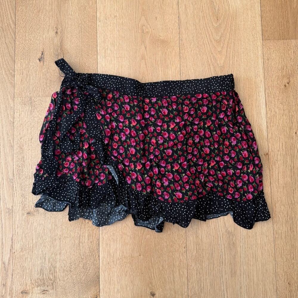 Kimchi Blue Polka Dot Floral Wrap Mini Skirt Size M in Black and Pink